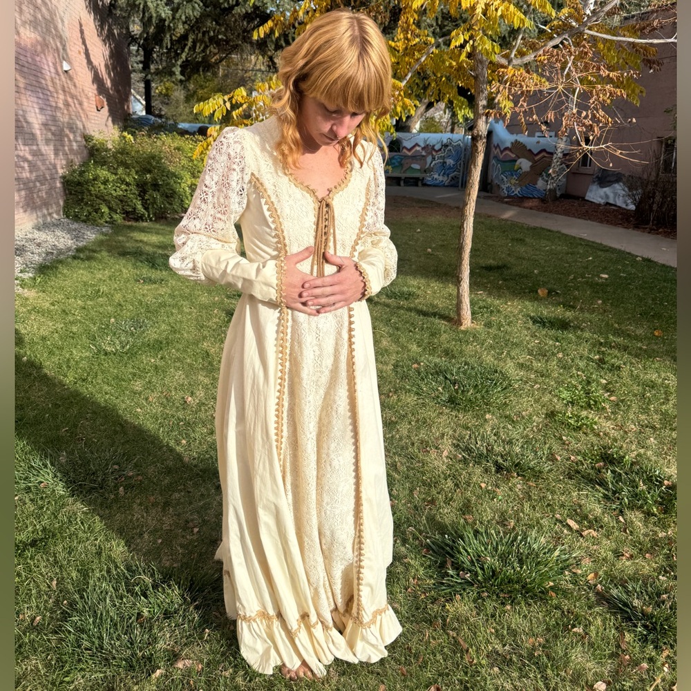 1960s Gunne Sax Ivory Lace Renaissance Prairie Maxi Dress Size 6 - Picture 7 of 13